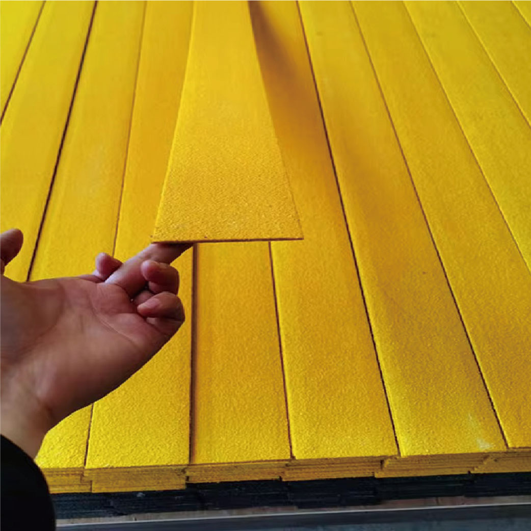 ANTI-SLIP DECKING STRIPS